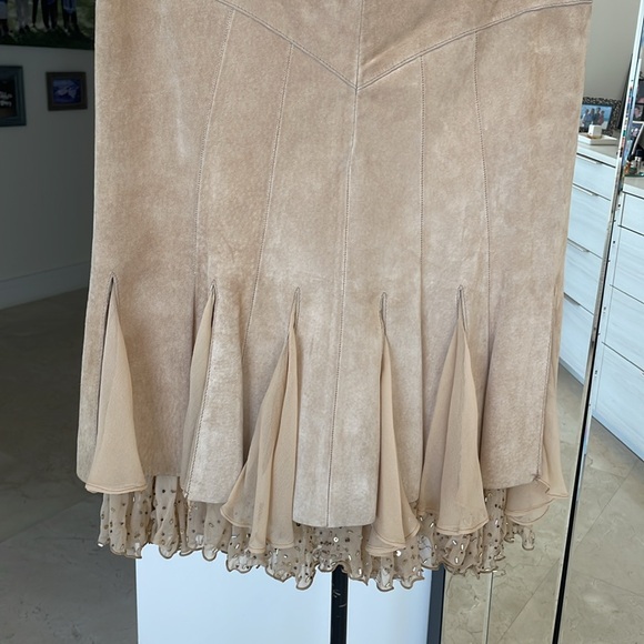 NWT JUNE ANTHROPOLOGIE SUEDE SKIRT WITH REMOVABLE RUFFLE - Picture 7 of 10
